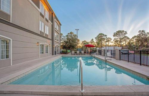 Upper Grand Lagoon Hotel | La Quinta by Wyndham PCB Coastal Palms