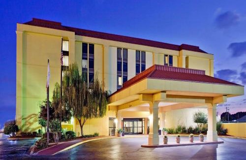 Memphis Hotel | La Quinta by Wyndham Memphis Airport Graceland