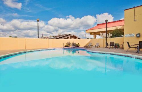 Memphis Hotel | La Quinta by Wyndham Memphis Airport Graceland
