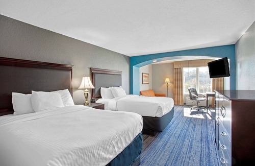 Tillmans Corner Hotel | La Quinta Inn & Suites by Wyndham Mobile - Tillman's Corner
