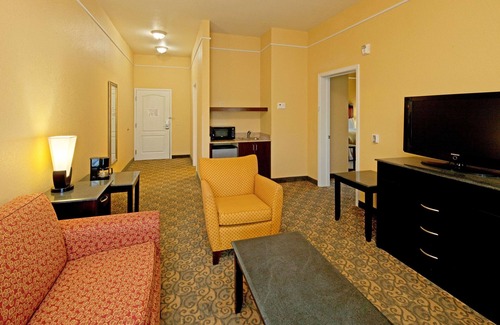 Tillmans Corner Hotel | La Quinta Inn & Suites by Wyndham Mobile - Tillman's Corner