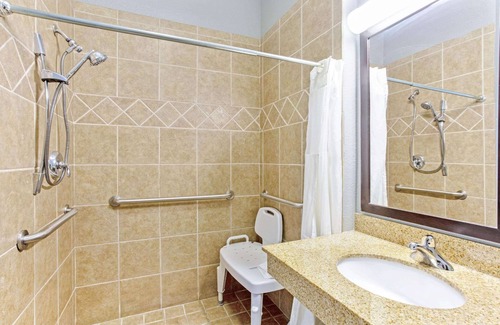 Tillmans Corner Hotel | La Quinta Inn & Suites by Wyndham Mobile - Tillman's Corner