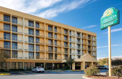 Merry Oaks Hotel | La Quinta by Wyndham Nashville Airport/Opryland