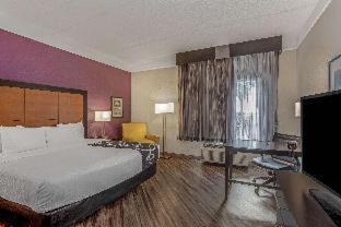 Airport North Hotel | La Quinta by Wyndham Orlando Airport North