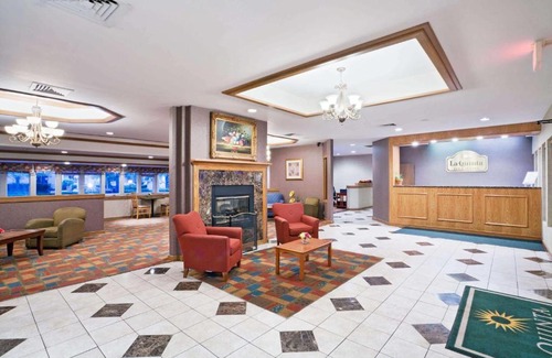 Overland Park Hotel | La Quinta by Wyndham Overland Park