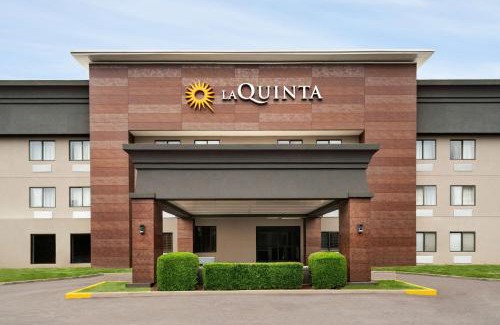 Crestline Heights Hotel | La Quinta Inn Birmingham - Inverness