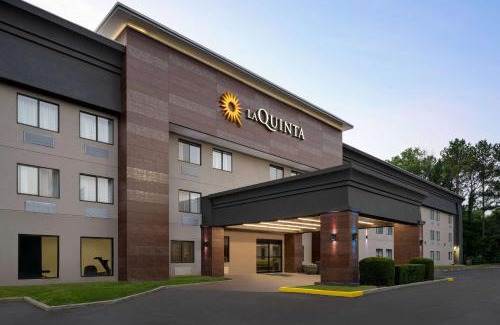 Crestline Heights Hotel | La Quinta Inn Birmingham - Inverness