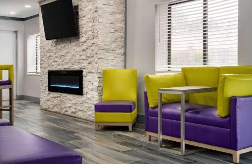 Crestline Heights Hotel | La Quinta Inn Birmingham - Inverness