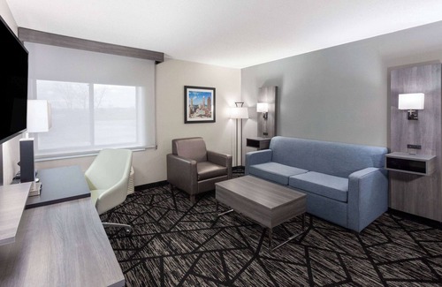 Independence Hotel | La Quinta Inn by Wyndham Cleveland Independence