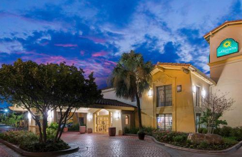 Downtown San Antonio Hotel | La Quinta Inn by Wyndham San Antonio Market Square