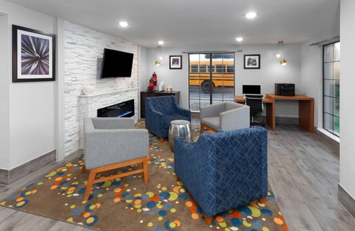 Champaign Hotel | La Quinta Inn by Wyndham Champaign