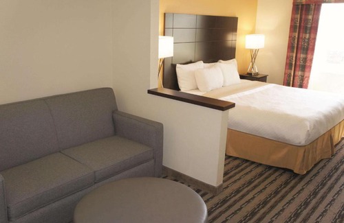 Lincoln Hotel | La Quinta Inn by Wyndham Lincoln