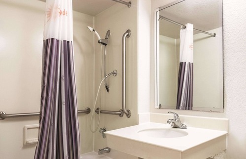 Terrytown Hotel | La Quinta Inn by Wyndham New Orleans West Bank / Gretna