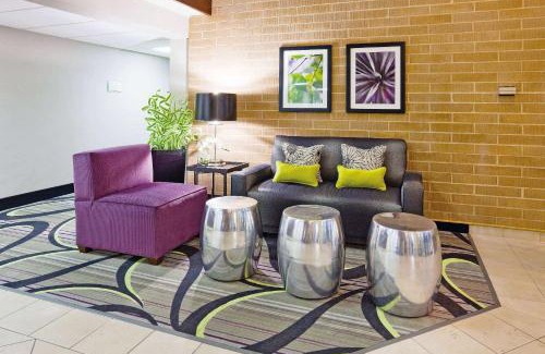 Oshkosh Hotel | La Quinta Inn by Wyndham Oshkosh