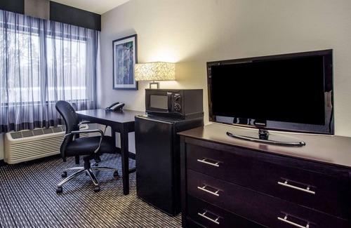 Oshkosh Hotel | La Quinta Inn by Wyndham Oshkosh
