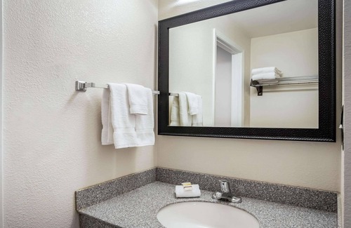 Oshkosh Hotel | La Quinta Inn by Wyndham Oshkosh