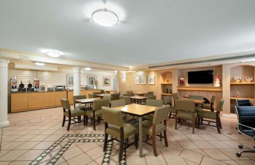 Tempe Hotel | La Quinta Inn by Wyndham Phoenix Sky Harbor Airport