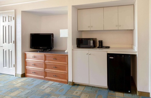 Tempe Hotel | La Quinta Inn by Wyndham Phoenix Sky Harbor Airport