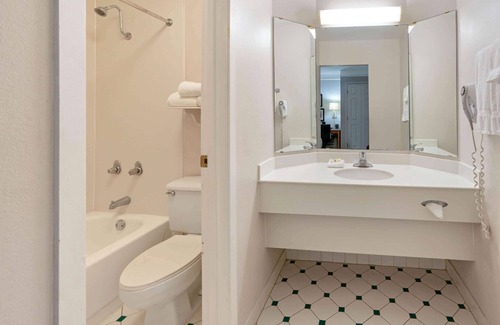 Tempe Hotel | La Quinta Inn by Wyndham Phoenix Sky Harbor Airport