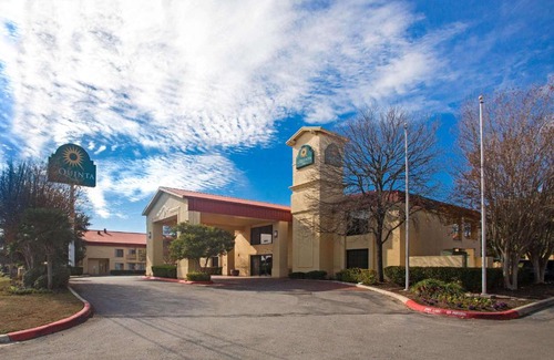 San Marcos Hotel | La Quinta Inn by Wyndham San Marcos