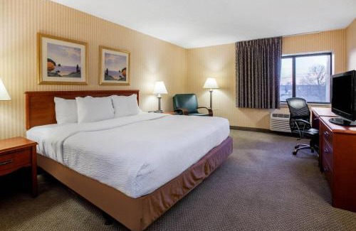 Southgate Hotel | La Quinta Inn by Wyndham Detroit Southgate