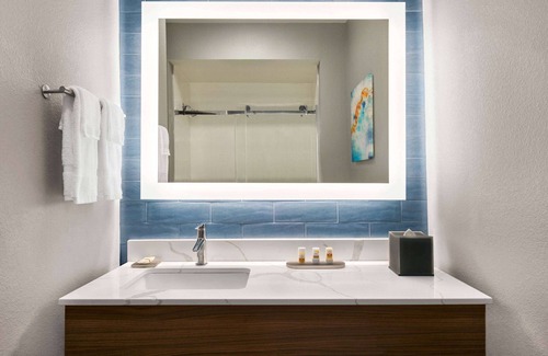 College Station Hotel | La Quinta Inn & Suites by Wyndham College Station North