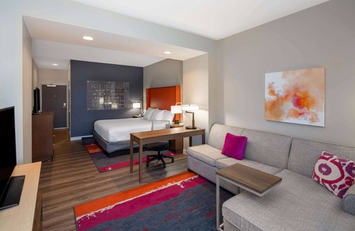 Greensboro Hotel | La Quinta Inn & Suites by Wyndham Greensboro Arpt High Point