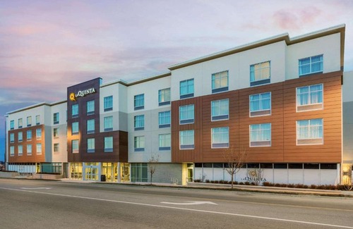 Kansas City Hotel | La Quinta Inn & Suites by Wyndham Kansas City Beacon Hill