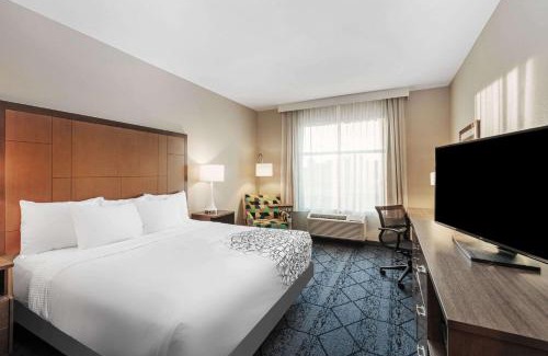 Kansas City Hotel | La Quinta Inn & Suites by Wyndham Kansas City Beacon Hill
