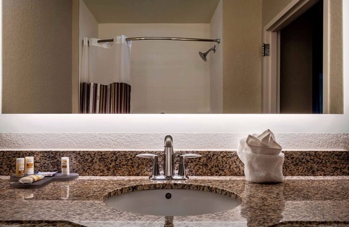 Port Orange Hotel | La Quinta Inn & Suites by Wyndham Port Orange / Daytona