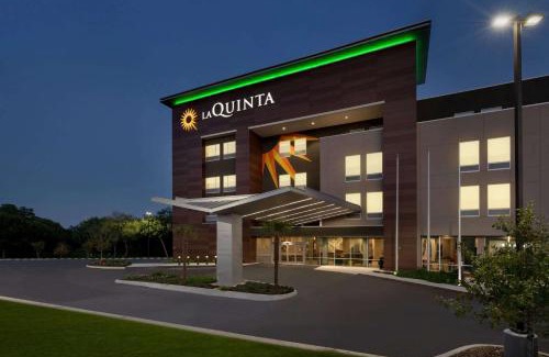 West San Antonio Hotel | La Quinta Inn & Suites by Wyndham San Antonio Seaworld LAFB