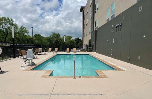 West San Antonio Hotel | La Quinta Inn & Suites by Wyndham San Antonio Seaworld LAFB