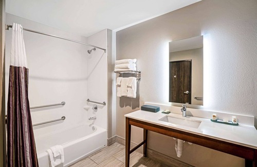 Tuscaloosa Hotel | La Quinta Inn & Suites by Wyndham Tuscaloosa University
