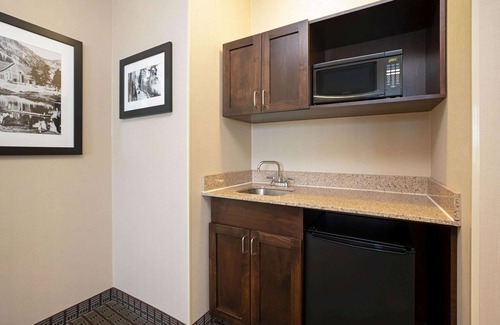 Guide Meridian Hotel | La Quinta Inn & Suites by Wyndham Bellingham