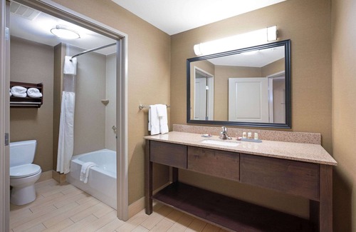 Guide Meridian Hotel | La Quinta Inn & Suites by Wyndham Bellingham