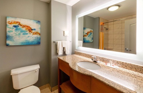 Bridgeport Hotel | La Quinta Inn & Suites by Wyndham Bridgeport