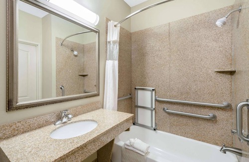 Broussard Hotel | La Quinta Inn & Suites by Wyndham Broussard - Lafayette Area