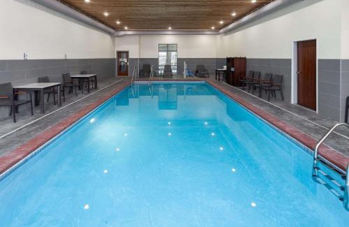 Coralville Hotel | La Quinta Inn & Suites by Wyndham Coralville Iowa City