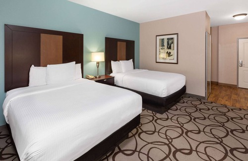 Fort Worth Hotel | La Quinta Inn & Suites by Wyndham Fort Worth - Lake Worth