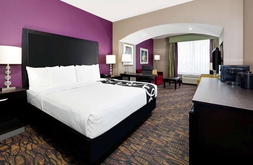 Pleasanton Hotel | La Quinta Inn & Suites by Wyndham Jourdanton - Pleasanton