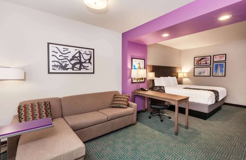 Lafayette Hotel | La Quinta Inn & Suites by Wyndham Lafayette Oil Center