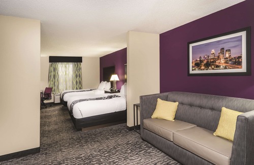 Jeffersontown Hotel | La Quinta Inn & Suites by Wyndham Louisville East