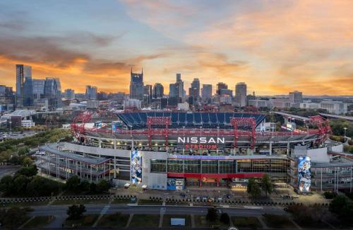 East Bank Hotel | La Quinta Inn & Suites by Wyndham Nashville Downtown Stadium