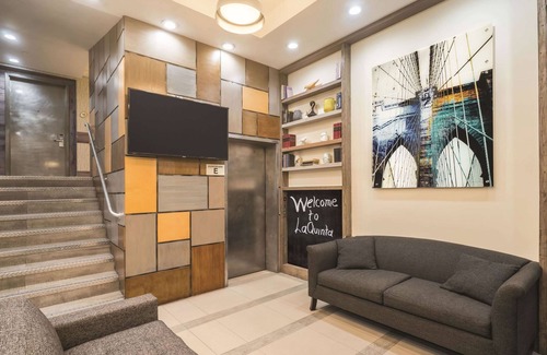 Gowanus Hotel | La Quinta Inn & Suites by Wyndham Brooklyn Downtown