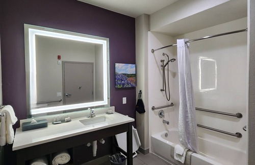 Cypress Hotel | La Quinta Inn & Suites by Wyndham Houston Cypress
