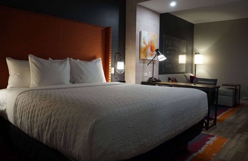 Lewisville Hotel | La Quinta Inn & Suites by Wyndham Lewisville