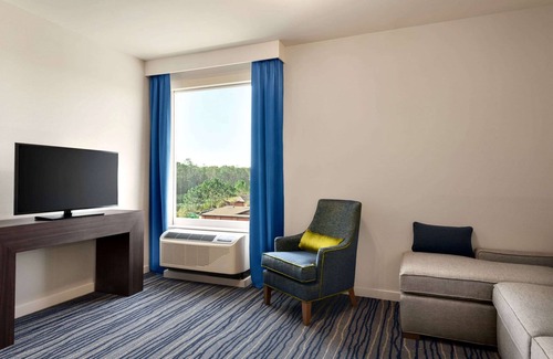 Florida Central Atlantic Coast Hotel | La Quinta Inn & Suites by Wyndham Orlando - IDrive Theme Parks