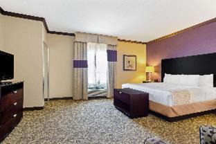 Burleson Hotel | La Quinta Inn & Suites by Wyndham Ft Worth-Burleson