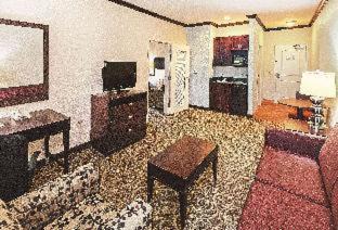 Burleson Hotel | La Quinta Inn & Suites by Wyndham Ft Worth-Burleson
