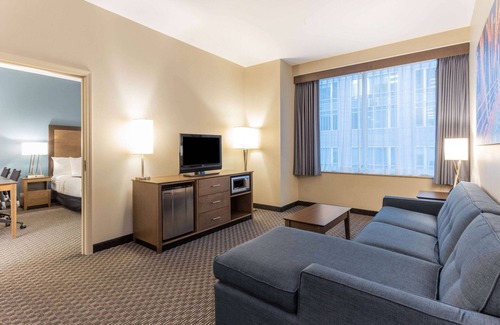 Downtown Chicago Hotel | La Quinta Inn & Suites by Wyndham Chicago Downtown